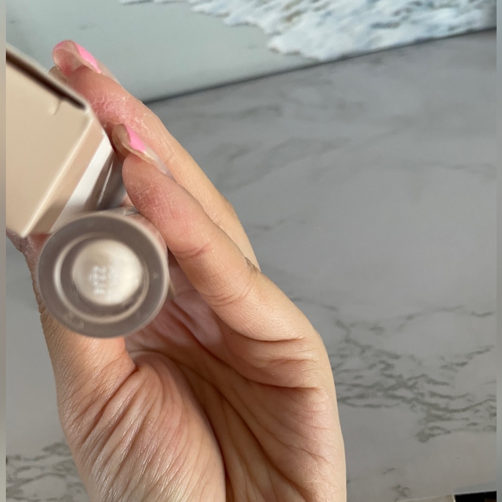 Colourpop No Filter Concealer fair 02 - Picture 4 of 4